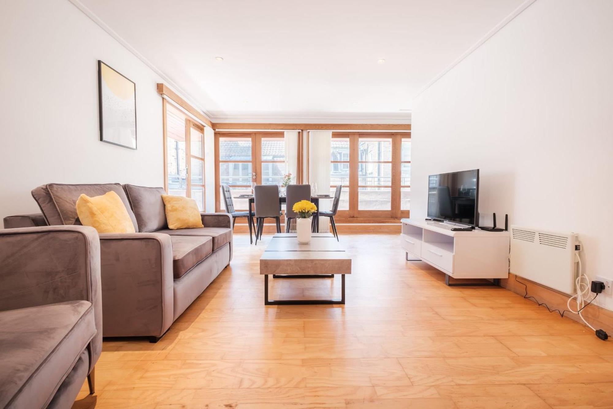 2Br Penthouse With Terrace - Heart Of Holborn - Cityapartmentstay لندن المظهر الخارجي الصورة