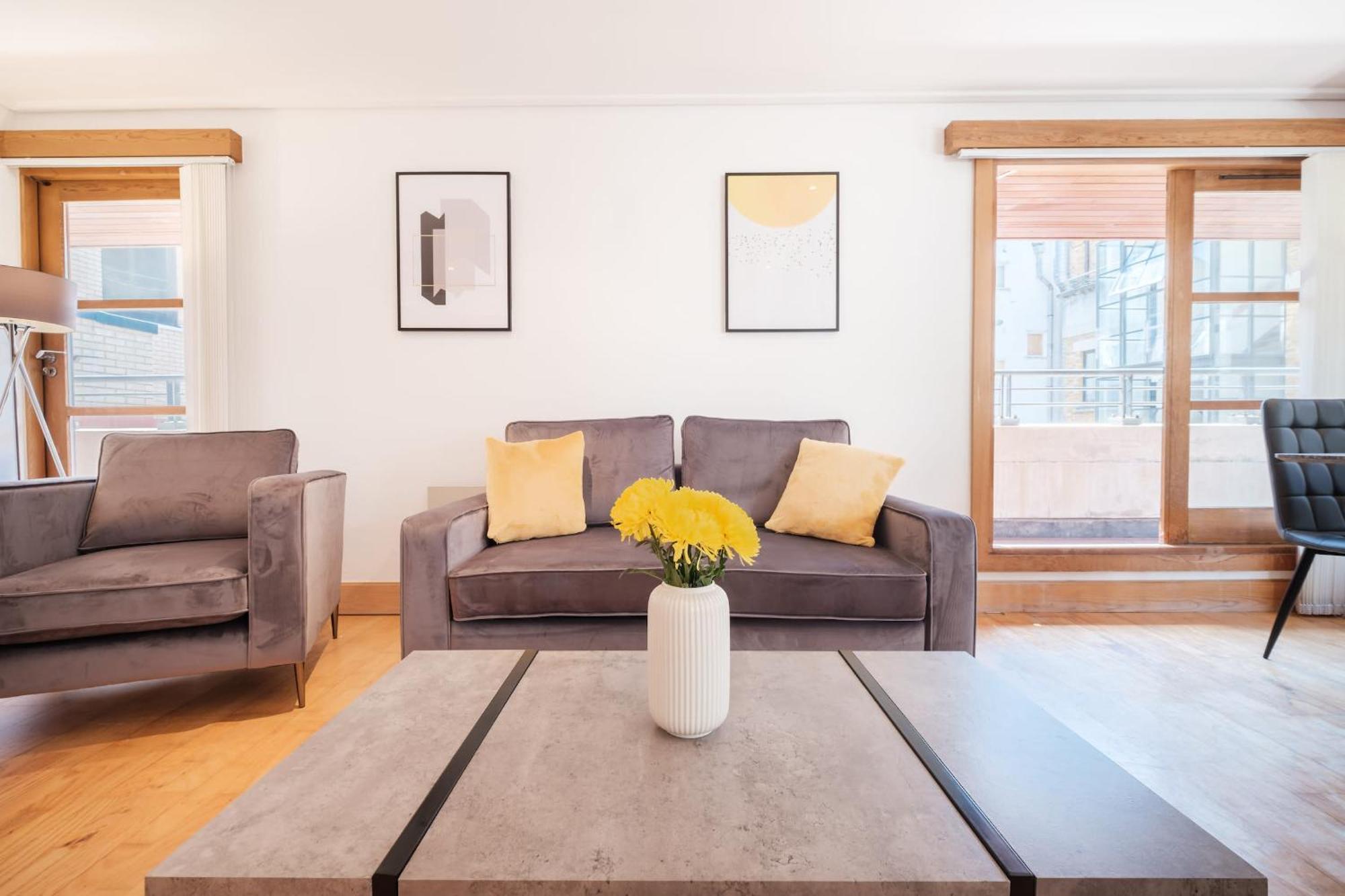 2Br Penthouse With Terrace - Heart Of Holborn - Cityapartmentstay لندن المظهر الخارجي الصورة